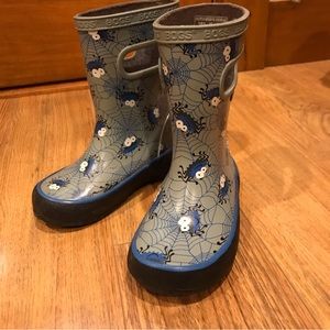 Boys Bogs rain boot. Size 9 GUC